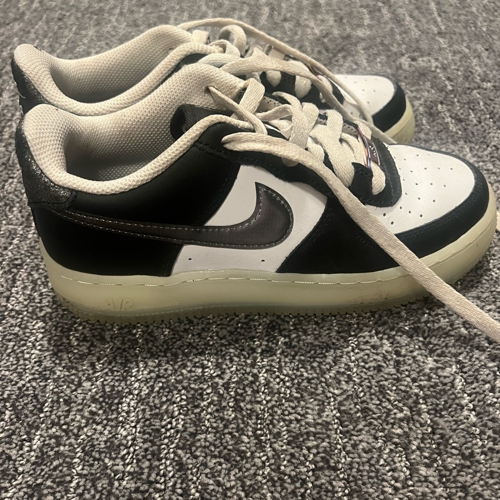 Nike Air Force 1 LV8 Boy 3.5 Y